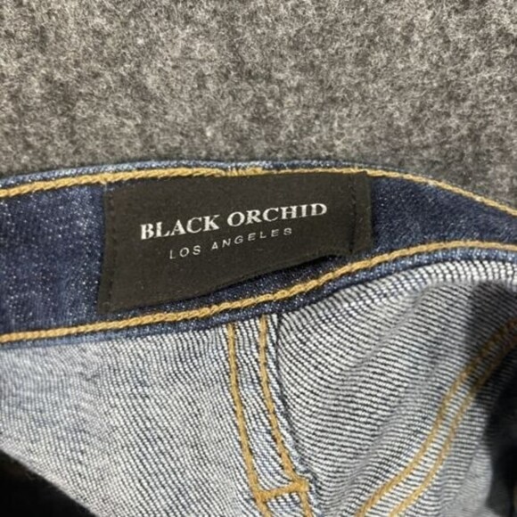 Black Orchid Boyfriend Shorts Women’s 24 Blue Dark Wash Raw Hem Mini Denim​ - Picture 4 of 9